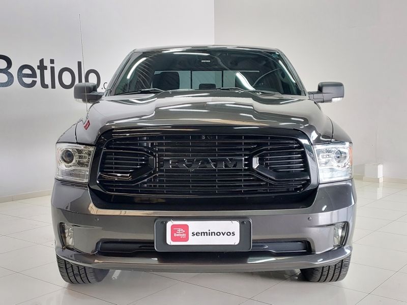 Ram CLASSIC 5.7 V8 GASOLINA LARAMIE NIGHT EDITION CD 4X4 AUTOMÁTICO 2023/2023 BETIOLO NOVOS E SEMINOVOS LAJEADO / Carros no Vale