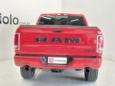 Ram CLASSIC 5.7 V8 GASOLINA LARAMIE NIGHT EDITION CD 4X4 AUTOMÁTICO 2022/2022 BETIOLO NOVOS E SEMINOVOS LAJEADO / Carros no Vale