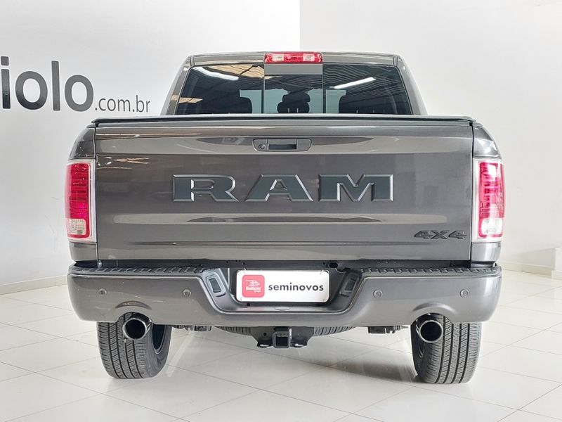 Ram CLASSIC 5.7 V8 GASOLINA LARAMIE NIGHT EDITION CD 4X4 AUTOMÁTICO 2023/2023 BETIOLO NOVOS E SEMINOVOS LAJEADO / Carros no Vale