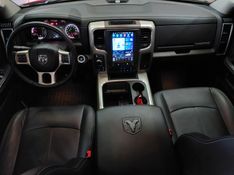 Ram CLASSIC 5.7 V8 GASOLINA LARAMIE NIGHT EDITION CD 4X4 AUTOMÁTICO 2022/2022 BETIOLO NOVOS E SEMINOVOS LAJEADO / Carros no Vale