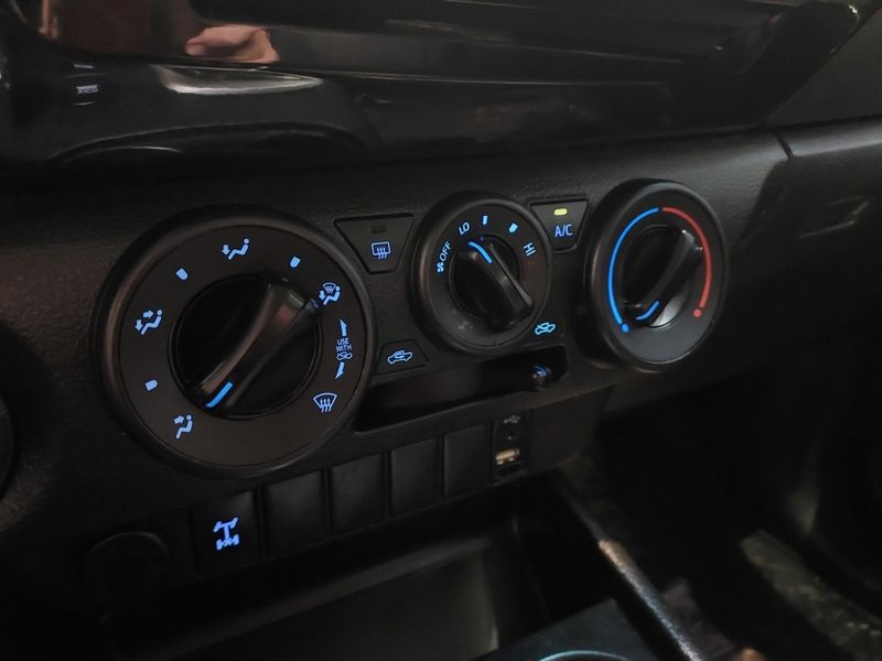 Toyota HILUX 2.8 SR 4X4 CD 16V DIESEL 4P AUTOMÁTICO 2016/2016 BETIOLO NOVOS E SEMINOVOS LAJEADO / Carros no Vale Toyota HILUX 2.8 SR 4X4 CD 16V DIESEL 4P AUTOMÁTICO 2016/2016 BETIOLO NOVOS E SEMINOVOS LAJEADO / Carros no Vale