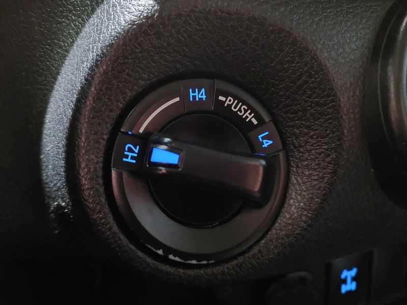 Toyota HILUX 2.8 SR 4X4 CD 16V DIESEL 4P AUTOMÁTICO 2016/2016 BETIOLO NOVOS E SEMINOVOS LAJEADO / Carros no Vale Toyota HILUX 2.8 SR 4X4 CD 16V DIESEL 4P AUTOMÁTICO 2016/2016 BETIOLO NOVOS E SEMINOVOS LAJEADO / Carros no Vale