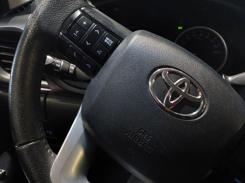 Toyota HILUX 2.8 SR 4X4 CD 16V DIESEL 4P AUTOMÁTICO 2016/2016 BETIOLO NOVOS E SEMINOVOS LAJEADO / Carros no Vale Toyota HILUX 2.8 SR 4X4 CD 16V DIESEL 4P AUTOMÁTICO 2016/2016 BETIOLO NOVOS E SEMINOVOS LAJEADO / Carros no Vale