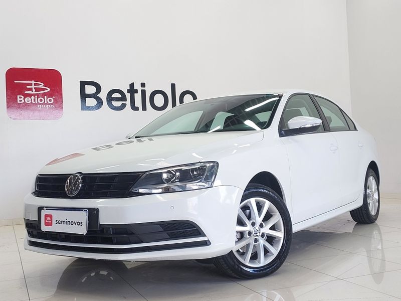 Volkswagen JETTA 2.0 TRENDLINE FLEX 4P TIPTRONIC 2015/2016 BETIOLO NOVOS E SEMINOVOS LAJEADO / Carros no Vale