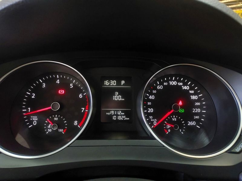 Volkswagen JETTA 2.0 TRENDLINE FLEX 4P TIPTRONIC 2015/2016 BETIOLO NOVOS E SEMINOVOS LAJEADO / Carros no Vale