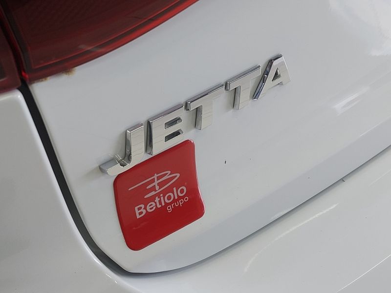 Volkswagen JETTA 2.0 TRENDLINE FLEX 4P TIPTRONIC 2015/2016 BETIOLO NOVOS E SEMINOVOS LAJEADO / Carros no Vale