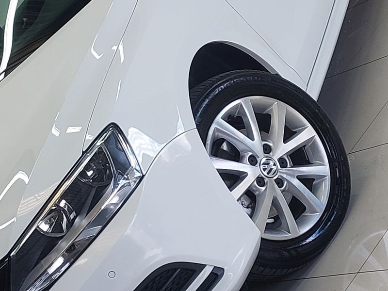 Volkswagen JETTA 2.0 TRENDLINE FLEX 4P TIPTRONIC 2015/2016 BETIOLO NOVOS E SEMINOVOS LAJEADO / Carros no Vale