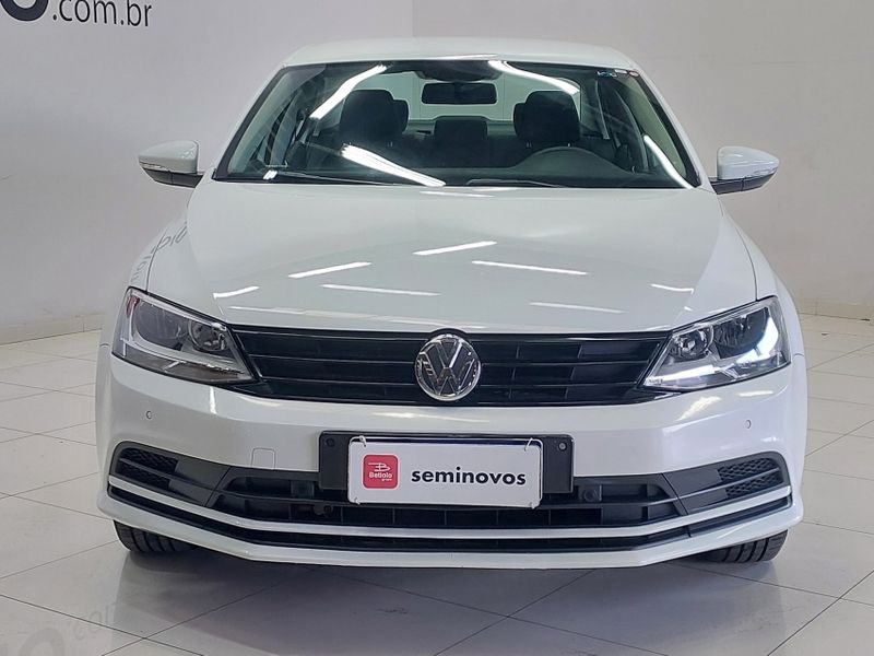 Volkswagen JETTA 2.0 TRENDLINE FLEX 4P TIPTRONIC 2015/2016 BETIOLO NOVOS E SEMINOVOS LAJEADO / Carros no Vale