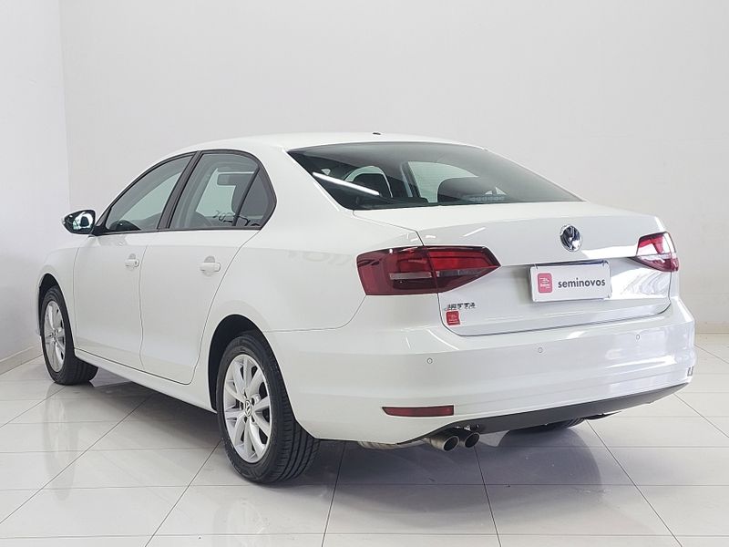 Volkswagen JETTA 2.0 TRENDLINE FLEX 4P TIPTRONIC 2015/2016 BETIOLO NOVOS E SEMINOVOS LAJEADO / Carros no Vale