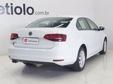 Volkswagen JETTA 2.0 TRENDLINE FLEX 4P TIPTRONIC 2015/2016 BETIOLO NOVOS E SEMINOVOS LAJEADO / Carros no Vale