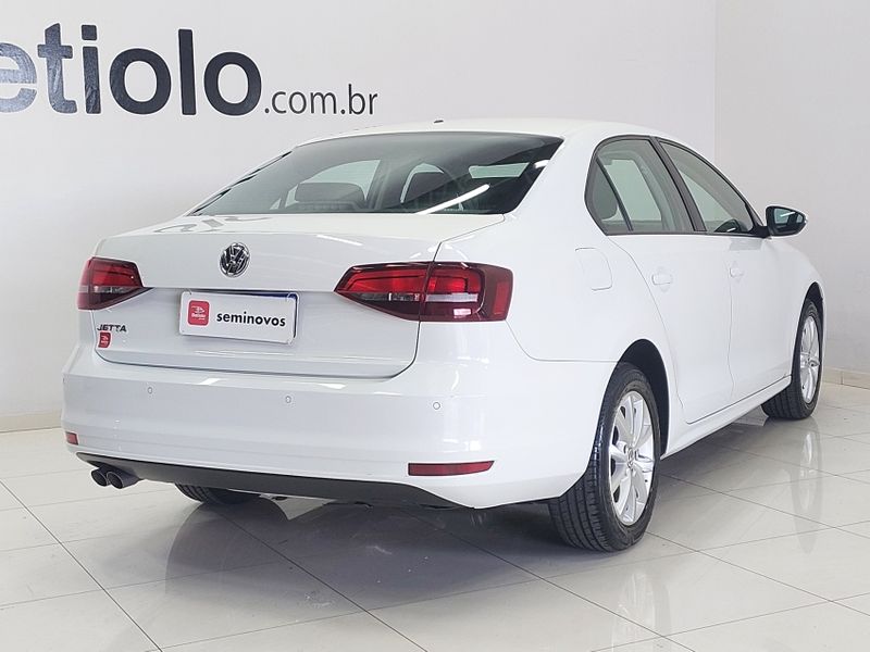 Volkswagen JETTA 2.0 TRENDLINE FLEX 4P TIPTRONIC 2015/2016 BETIOLO NOVOS E SEMINOVOS LAJEADO / Carros no Vale