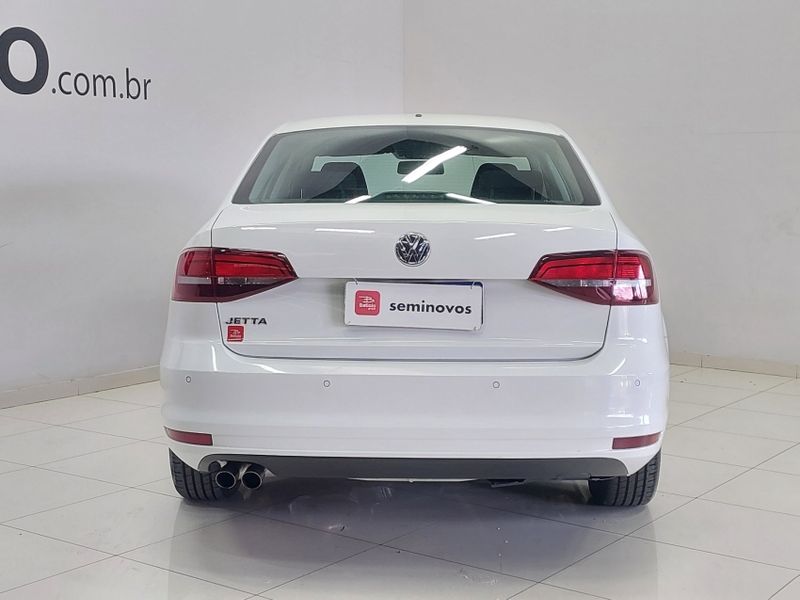 Volkswagen JETTA 2.0 TRENDLINE FLEX 4P TIPTRONIC 2015/2016 BETIOLO NOVOS E SEMINOVOS LAJEADO / Carros no Vale
