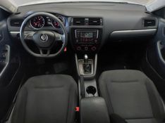 Volkswagen JETTA 2.0 TRENDLINE FLEX 4P TIPTRONIC 2015/2016 BETIOLO NOVOS E SEMINOVOS LAJEADO / Carros no Vale