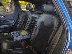 Volvo XC60 2.0 T5 GASOLINA R-DESIGN AWD GEARTRONIC 2017/2018 BETIOLO NOVOS E SEMINOVOS LAJEADO / Carros no Vale