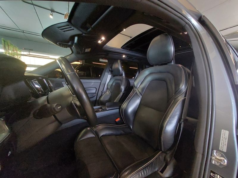 Volvo XC60 2.0 T5 GASOLINA R-DESIGN AWD GEARTRONIC 2017/2018 BETIOLO NOVOS E SEMINOVOS LAJEADO / Carros no Vale Volvo XC60 2.0 T5 GASOLINA R-DESIGN AWD GEARTRONIC 2017/2018 BETIOLO NOVOS E SEMINOVOS LAJEADO / Carros no Vale