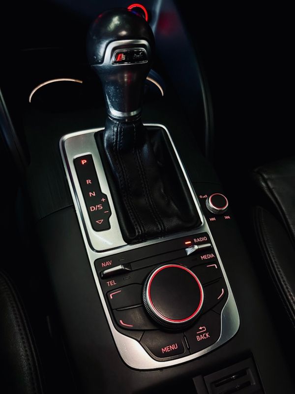 Audi A3 1.8 TFSI SEDAN 16V 180CV GASOLINA 4P AUTOMÁTICO 2014/2014 CASTELLAN E TOMAZONI MOTORS CAXIAS DO SUL / Carros no Vale