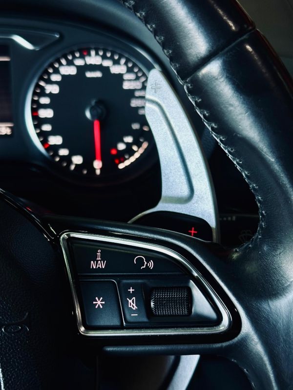 Audi A3 1.8 TFSI SEDAN 16V 180CV GASOLINA 4P AUTOMÁTICO 2014/2014 CASTELLAN E TOMAZONI MOTORS CAXIAS DO SUL / Carros no Vale