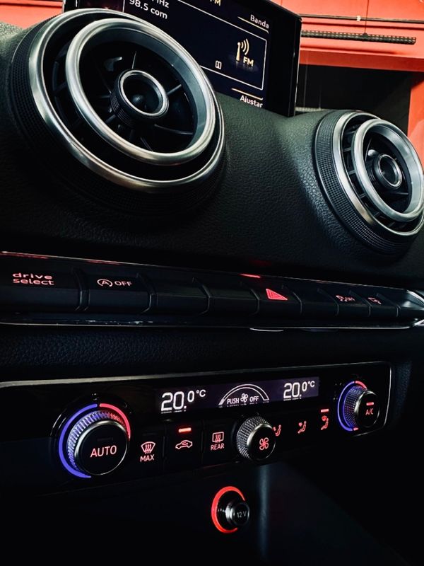 Audi A3 1.8 TFSI SEDAN 16V 180CV GASOLINA 4P AUTOMÁTICO 2014/2014 CASTELLAN E TOMAZONI MOTORS CAXIAS DO SUL / Carros no Vale