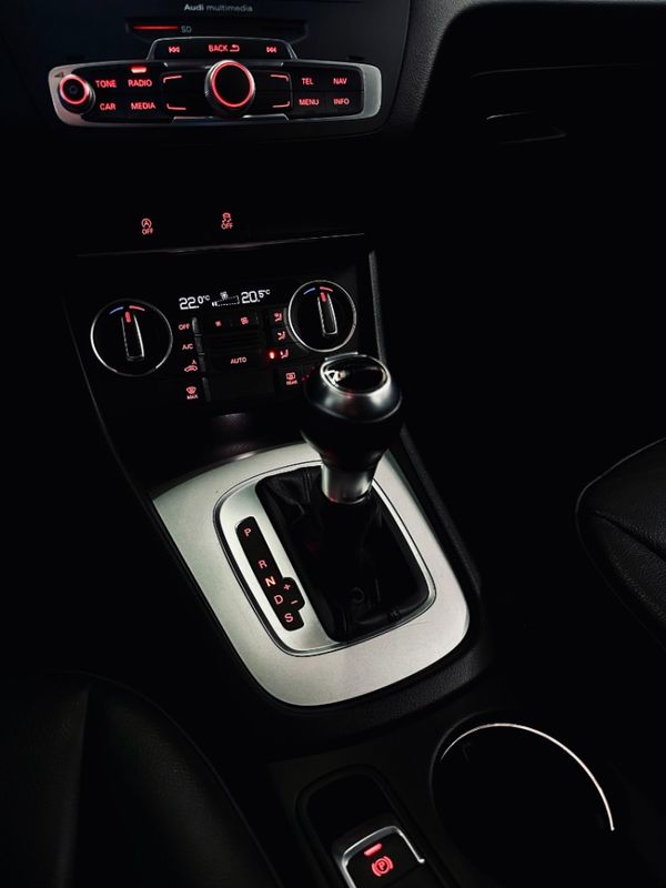 Audi Q3 1.4 TFSI AMBIENTE GASOLINA 4P S TRONIC 2015/2016 CASTELLAN E TOMAZONI MOTORS CAXIAS DO SUL / Carros no Vale