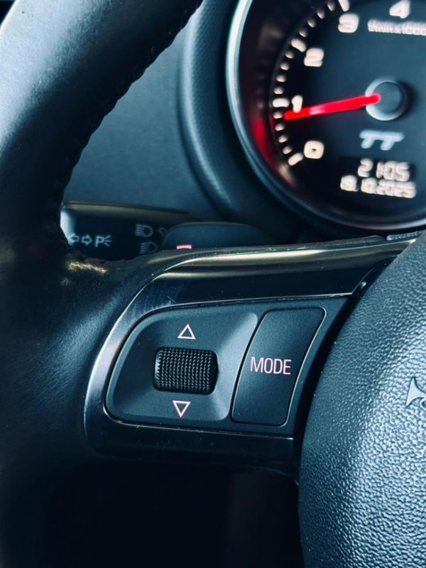 Audi TT 2.0 TFSI COUPÉ 16V GASOLINA 2P S-TRONIC 2011/2012 CASTELLAN E TOMAZONI MOTORS CAXIAS DO SUL / Carros no Vale