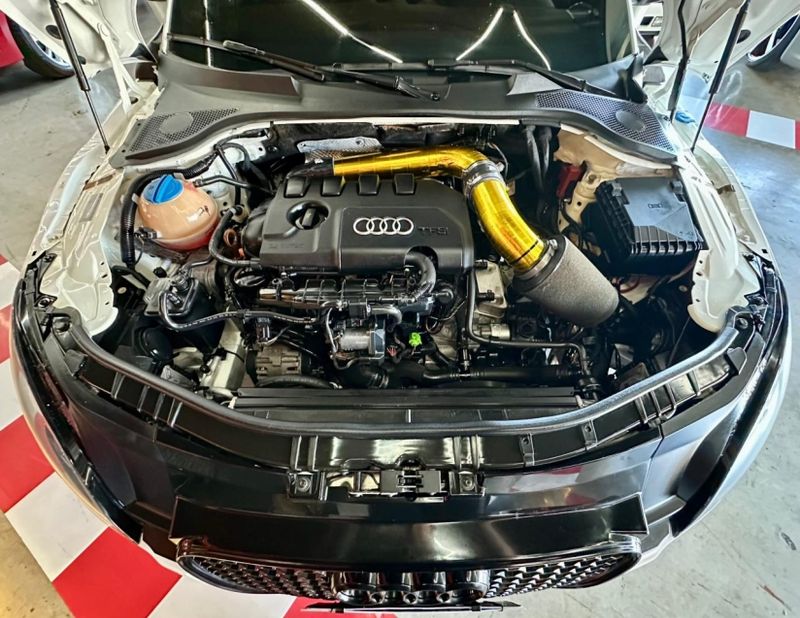 Audi TT 2.0 TFSI COUPÉ 16V GASOLINA 2P S-TRONIC 2011/2012 CASTELLAN E TOMAZONI MOTORS CAXIAS DO SUL / Carros no Vale