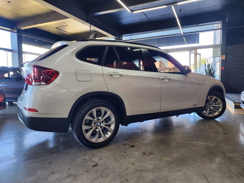BMW X1 2.0 18I 4X2 24V GASOLINA 4P AUTOMÁTICO 2013/2014 CASTELLAN E TOMAZONI MOTORS CAXIAS DO SUL / Carros no Vale BMW X1 2.0 18I 4X2 24V GASOLINA 4P AUTOMÁTICO 2013/2014 CASTELLAN E TOMAZONI MOTORS CAXIAS DO SUL / Carros no Vale