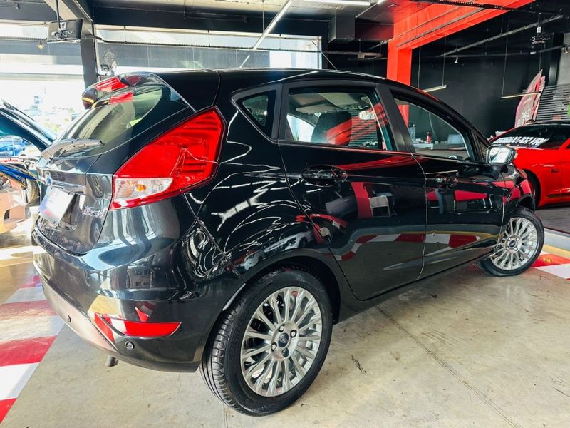 Ford FIESTA 1.6 TITANIUM HATCH 16V FLEX 4P POWERSHIFT 2017/2017 CASTELLAN E TOMAZONI MOTORS CAXIAS DO SUL / Carros no Vale
