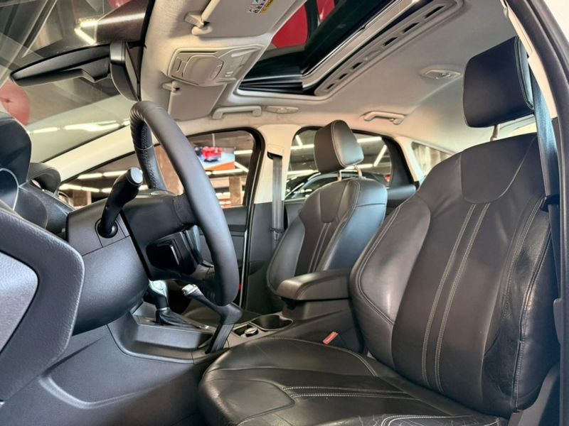 Ford FOCUS 2.0 TITANIUM PLUS 16V FLEX 4P POWERSHIFT 2014/2015 CASTELLAN E TOMAZONI MOTORS CAXIAS DO SUL / Carros no Vale Ford FOCUS 2.0 TITANIUM PLUS 16V FLEX 4P POWERSHIFT 2014/2015 CASTELLAN E TOMAZONI MOTORS CAXIAS DO SUL / Carros no Vale