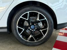 Ford FOCUS 2.0 TITANIUM PLUS 16V FLEX 4P POWERSHIFT 2014/2015 CASTELLAN E TOMAZONI MOTORS CAXIAS DO SUL / Carros no Vale