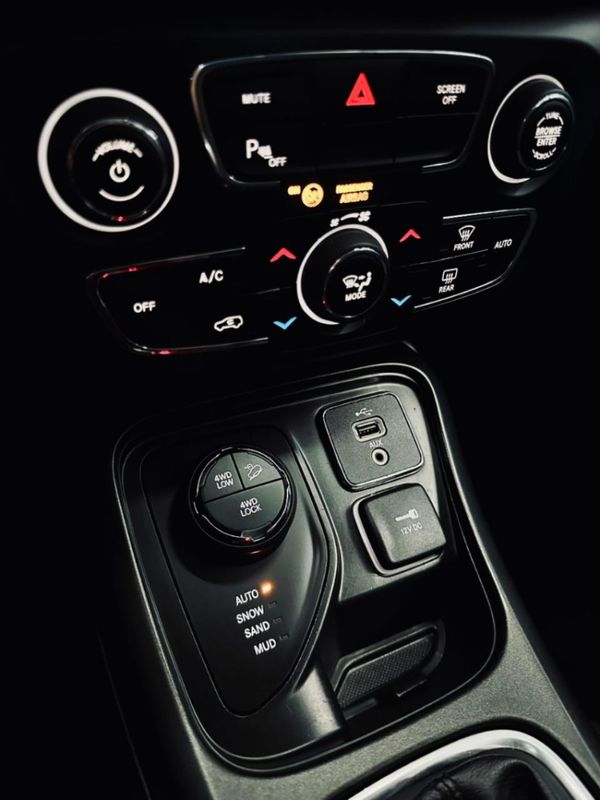 JEEP COMPASS 2.0 16V DIESEL LONGITUDE 4X4 AUTOMÁTICO 2017/2017 CASTELLAN E TOMAZONI MOTORS CAXIAS DO SUL / Carros no Vale JEEP COMPASS 2.0 16V DIESEL LONGITUDE 4X4 AUTOMÁTICO 2017/2017 CASTELLAN E TOMAZONI MOTORS CAXIAS DO SUL / Carros no Vale