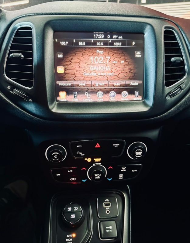 JEEP COMPASS 2.0 16V DIESEL LONGITUDE 4X4 AUTOMÁTICO 2017/2017 CASTELLAN E TOMAZONI MOTORS CAXIAS DO SUL / Carros no Vale JEEP COMPASS 2.0 16V DIESEL LONGITUDE 4X4 AUTOMÁTICO 2017/2017 CASTELLAN E TOMAZONI MOTORS CAXIAS DO SUL / Carros no Vale