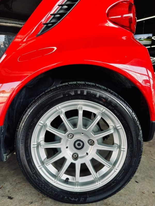 Smart FORTWO 1.0 MHD COUPÉ 3 CILINDROS 12V GASOLINA 2P AUTOMÁTICO 2014/2014 CASTELLAN E TOMAZONI MOTORS CAXIAS DO SUL / Carros no Vale