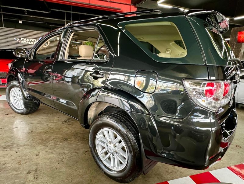 Toyota HILUX SW4 2.7 SR 4X2 16V FLEX 4P AUTOMÁTICO 2014/2015 CASTELLAN E TOMAZONI MOTORS CAXIAS DO SUL / Carros no Vale