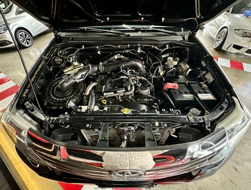 Toyota HILUX SW4 2.7 SR 4X2 16V FLEX 4P AUTOMÁTICO 2014/2015 CASTELLAN E TOMAZONI MOTORS CAXIAS DO SUL / Carros no Vale