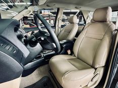 Toyota HILUX SW4 2.7 SR 4X2 16V FLEX 4P AUTOMÁTICO 2014/2015 CASTELLAN E TOMAZONI MOTORS CAXIAS DO SUL / Carros no Vale