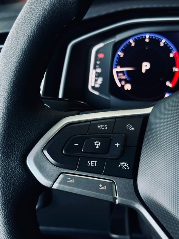 Volkswagen NIVUS 1.0 200 TSI TOTAL FLEX HIGHLINE AUTOMÁTICO 2025/2026 CASTELLAN E TOMAZONI MOTORS CAXIAS DO SUL / Carros no Vale