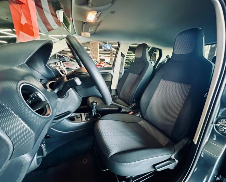 Volkswagen UP 1.0 170 TSI TOTAL FLEX CONNECT 4P MANUAL 2019/2020 CASTELLAN E TOMAZONI MOTORS CAXIAS DO SUL / Carros no Vale