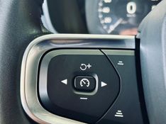 Volvo XC40 2.0 T4 GASOLINA MOMENTUM GEARTRONIC 2020/2020 CASTELLAN E TOMAZONI MOTORS CAXIAS DO SUL / Carros no Vale