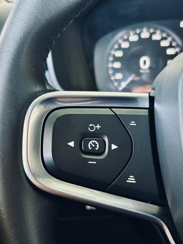 Volvo XC40 2.0 T4 GASOLINA MOMENTUM GEARTRONIC 2020/2020 CASTELLAN E TOMAZONI MOTORS CAXIAS DO SUL / Carros no Vale Volvo XC40 2.0 T4 GASOLINA MOMENTUM GEARTRONIC 2020/2020 CASTELLAN E TOMAZONI MOTORS CAXIAS DO SUL / Carros no Vale