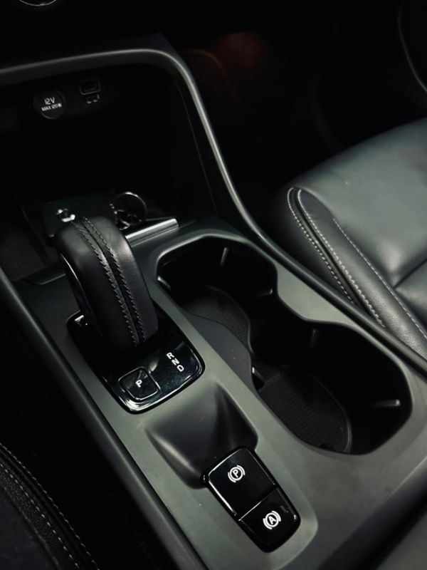 Volvo XC40 2.0 T4 GASOLINA MOMENTUM GEARTRONIC 2020/2020 CASTELLAN E TOMAZONI MOTORS CAXIAS DO SUL / Carros no Vale Volvo XC40 2.0 T4 GASOLINA MOMENTUM GEARTRONIC 2020/2020 CASTELLAN E TOMAZONI MOTORS CAXIAS DO SUL / Carros no Vale