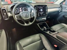 Volvo XC40 2.0 T4 GASOLINA MOMENTUM GEARTRONIC 2020/2020 CASTELLAN E TOMAZONI MOTORS CAXIAS DO SUL / Carros no Vale