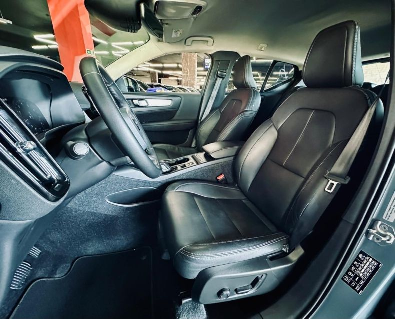 Volvo XC40 2.0 T4 GASOLINA MOMENTUM GEARTRONIC 2020/2020 CASTELLAN E TOMAZONI MOTORS CAXIAS DO SUL / Carros no Vale Volvo XC40 2.0 T4 GASOLINA MOMENTUM GEARTRONIC 2020/2020 CASTELLAN E TOMAZONI MOTORS CAXIAS DO SUL / Carros no Vale