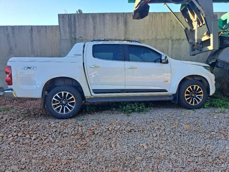 Chevrolet S10 2.8 HIGH COUNTRY 4X4 CD 16V TURBO DIESEL 4P AUTOMÁTICO 2019/2019 CAMINHÕES & CAMIONETAS PASSO FUNDO / Carros no Vale