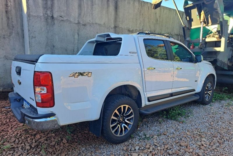 Chevrolet S10 2.8 HIGH COUNTRY 4X4 CD 16V TURBO DIESEL 4P AUTOMÁTICO 2019/2019 CAMINHÕES & CAMIONETAS PASSO FUNDO / Carros no Vale