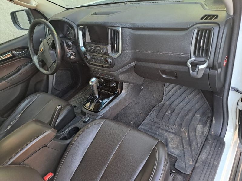 Chevrolet S10 2.8 HIGH COUNTRY 4X4 CD 16V TURBO DIESEL 4P AUTOMÁTICO 2019/2019 CAMINHÕES & CAMIONETAS PASSO FUNDO / Carros no Vale