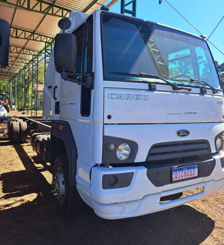 Ford Cargo 1119 Turbo 6×2 Chassi 2015/2015 CAMINHÕES & CAMIONETAS PASSO FUNDO / Carros no Vale