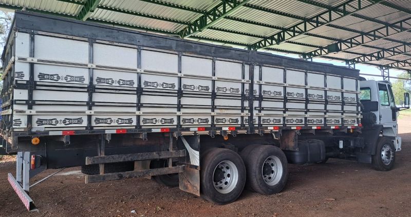 Ford Cargo 2422 E 3-Eixos Graneleiro 2007/2007 CAMINHÕES & CAMIONETAS PASSO FUNDO / Carros no Vale Ford Cargo 2422 E 3-Eixos Graneleiro 2007/2007 CAMINHÕES & CAMIONETAS PASSO FUNDO / Carros no Vale