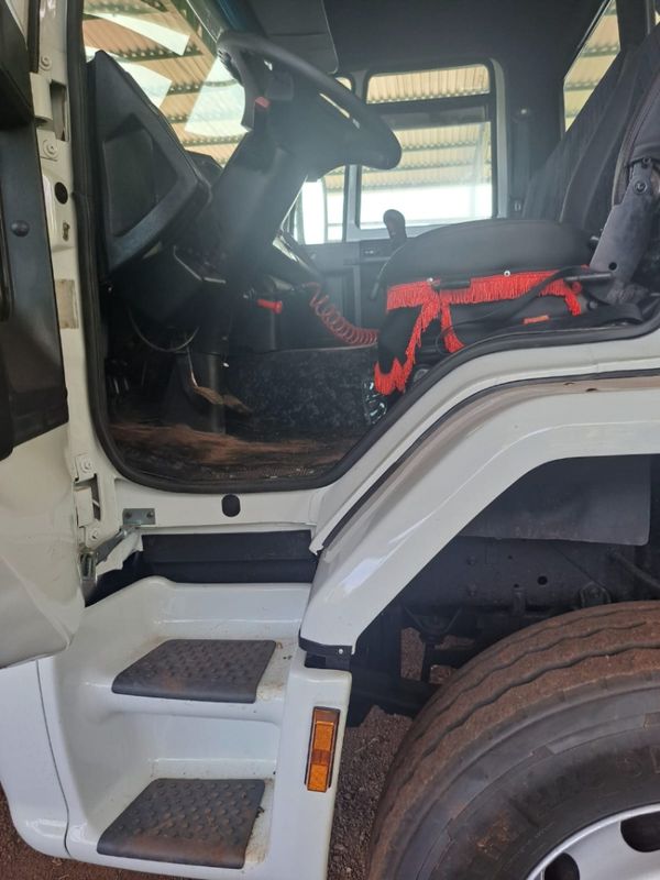 Ford Cargo 2422 E 3-Eixos Graneleiro 2007/2007 CAMINHÕES & CAMIONETAS PASSO FUNDO / Carros no Vale Ford Cargo 2422 E 3-Eixos Graneleiro 2007/2007 CAMINHÕES & CAMIONETAS PASSO FUNDO / Carros no Vale