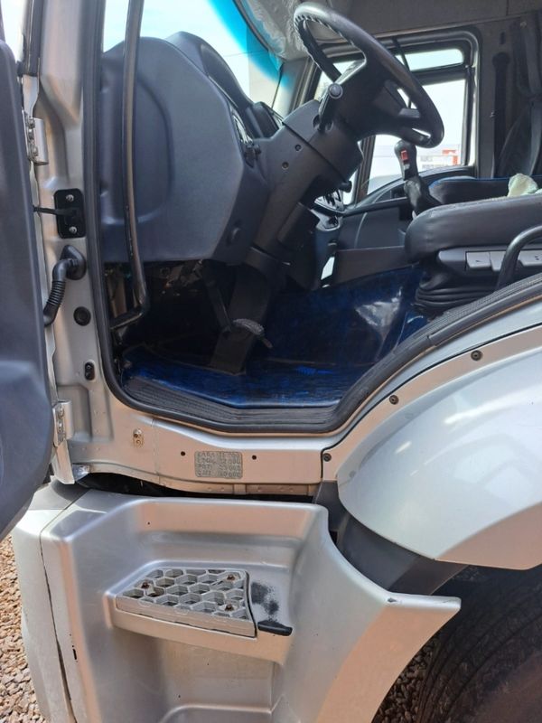 Ford Cargo 2429 E 6×2 Turbo Câmara Fria 2014/2015 CAMINHÕES & CAMIONETAS PASSO FUNDO / Carros no Vale