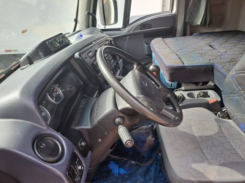 Ford Cargo 2429 E 6×2 Turbo Câmara Fria 2014/2015 CAMINHÕES & CAMIONETAS PASSO FUNDO / Carros no Vale
